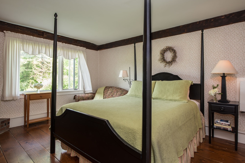 Brass Lantern Inn - photo 5