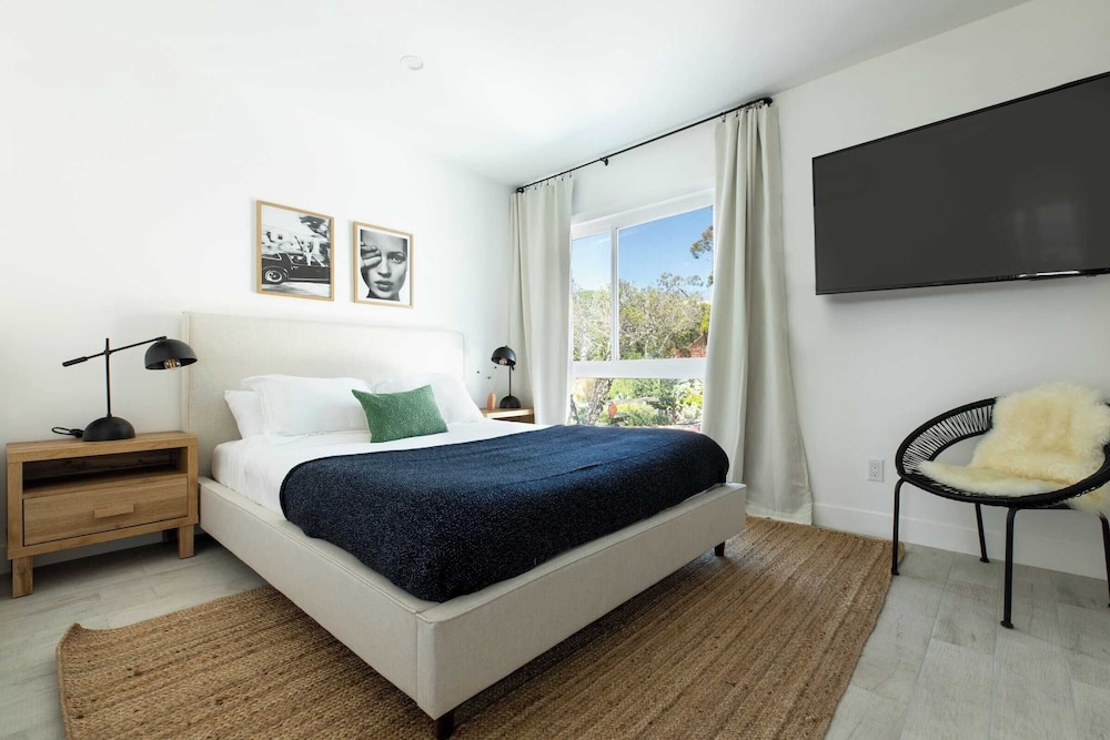 Avalon Buyout by AvantStay Mins to Gaslamp Rooftop w BBQ Sleeps 24 - photo 16