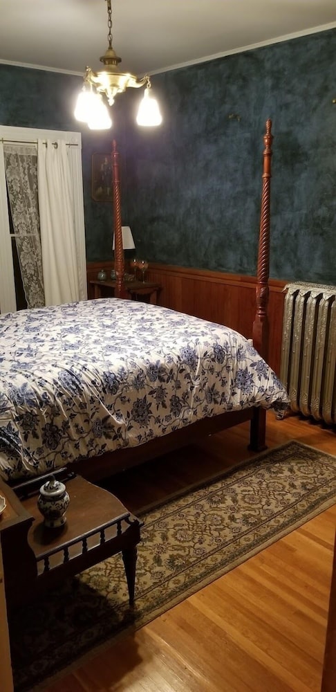Historic Victorian Inn - photo 18