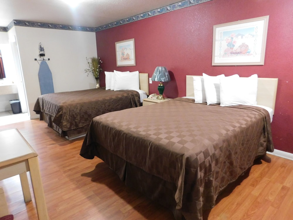 Eagle Pass Inn - photo 6