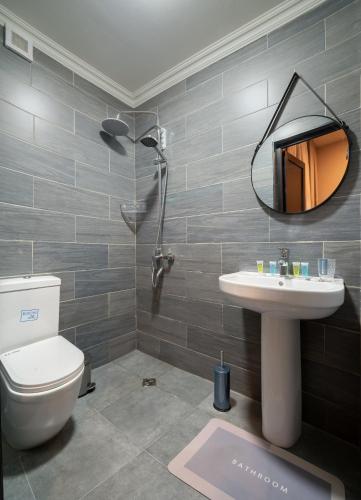 Niabi Apartments with Cinema and Billiards