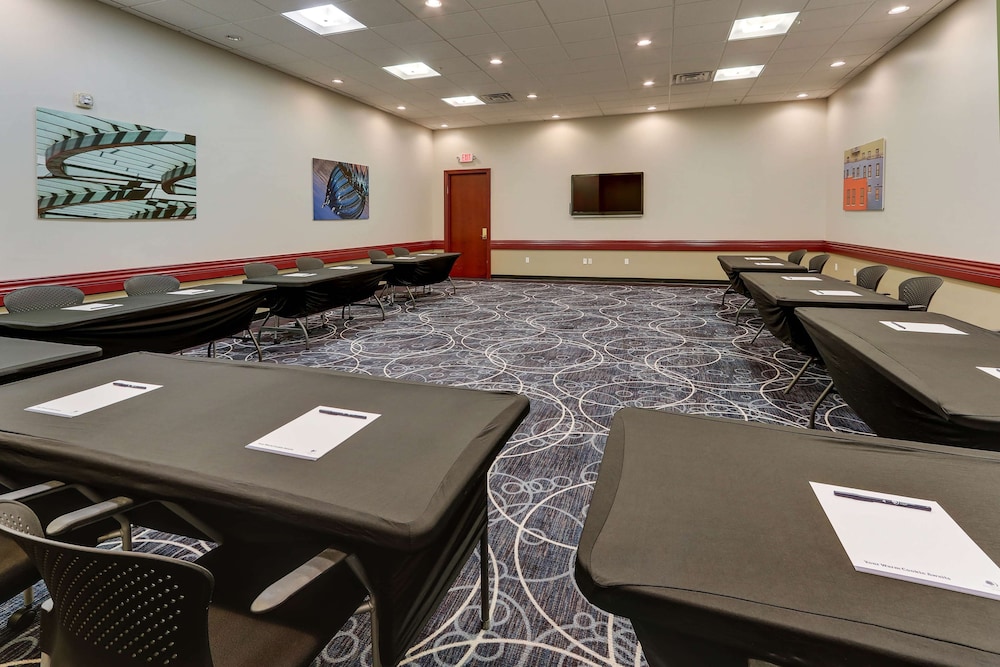 DoubleTree by Hilton St. Louis Forest Park - photo 24