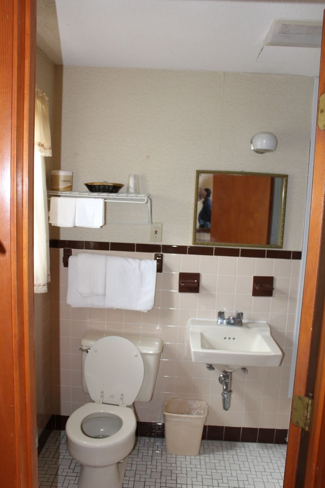 Elm Motel - photo 12