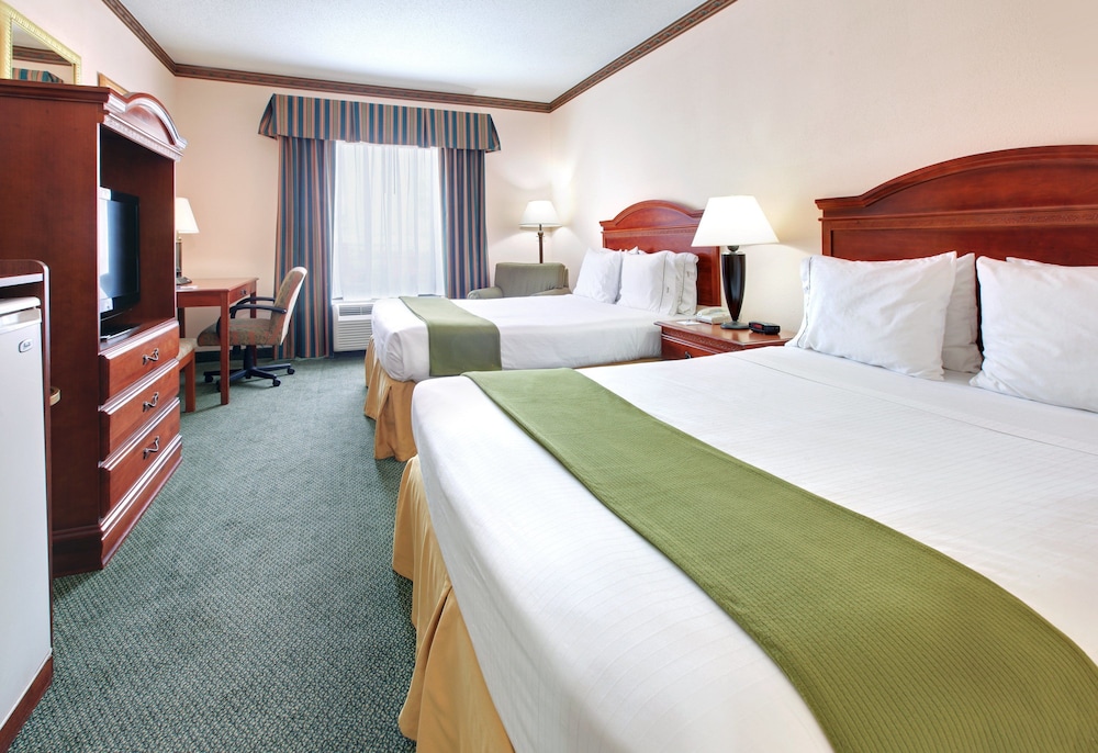 Holiday Inn Express Hotel & Suites Cleveland - photo 17