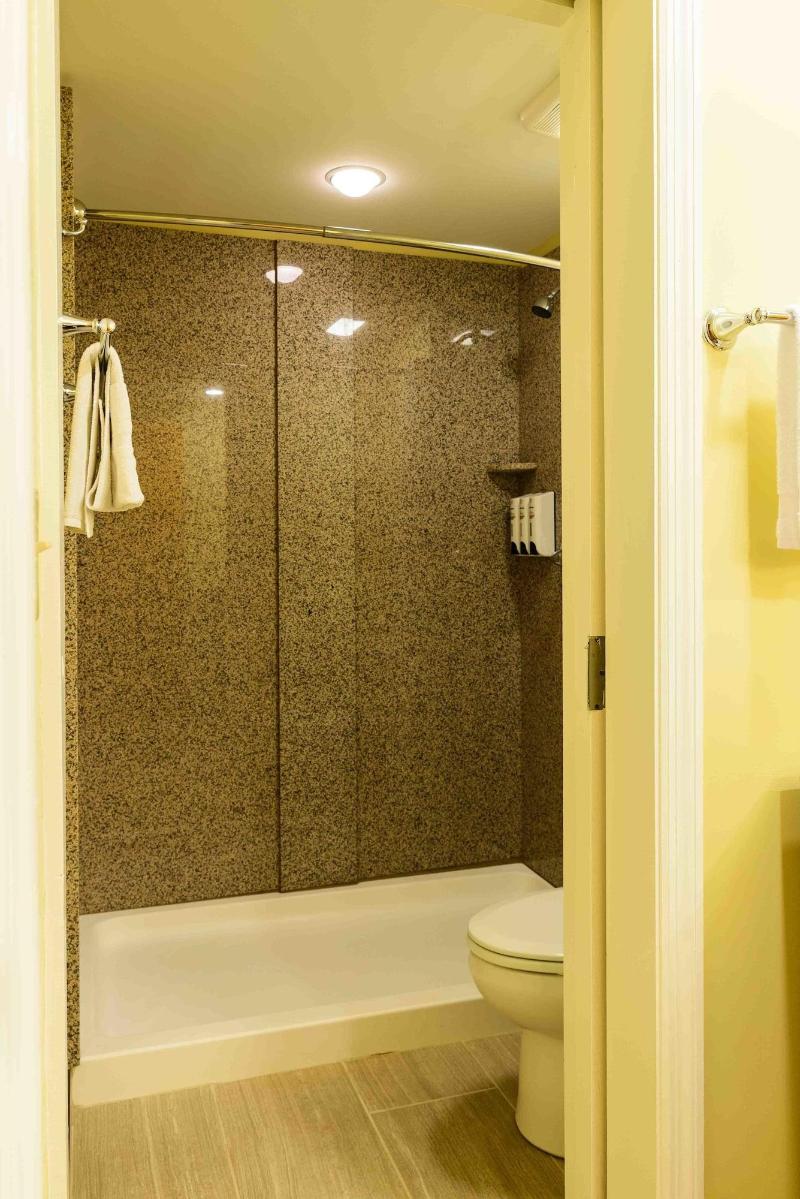 Asbury Inn & Suites - photo 33