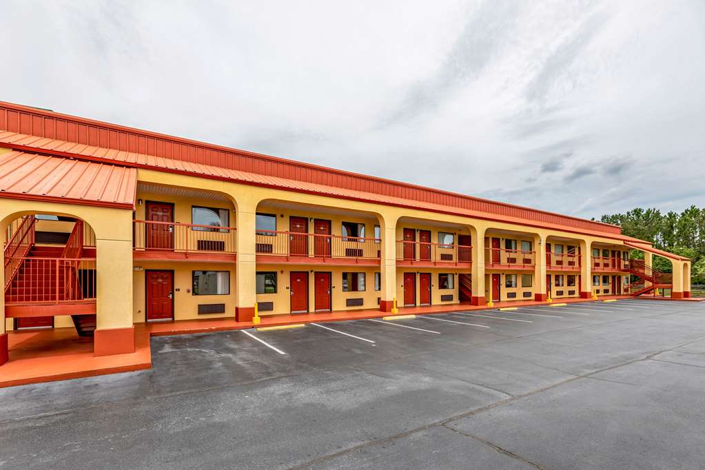 Econo Lodge Cumberland - photo 3