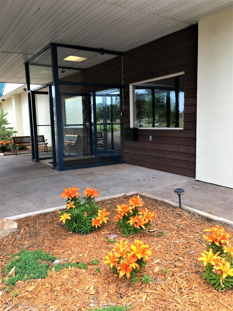 Econo Lodge Hurley Ironwood - photo 12