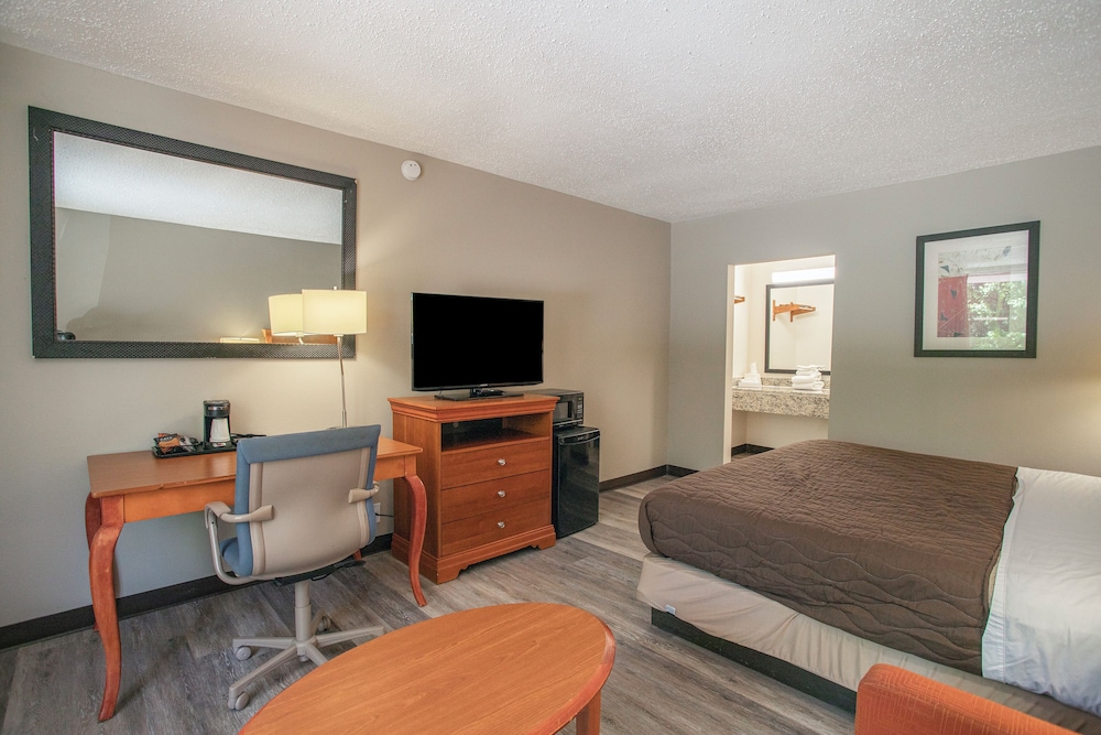 OYO Hotel Greensboro East I 40 - photo 26