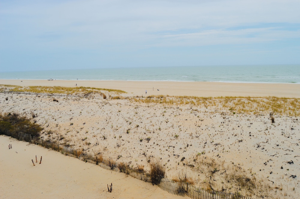 Drifting Sands Oceanfront Hotel - photo 42