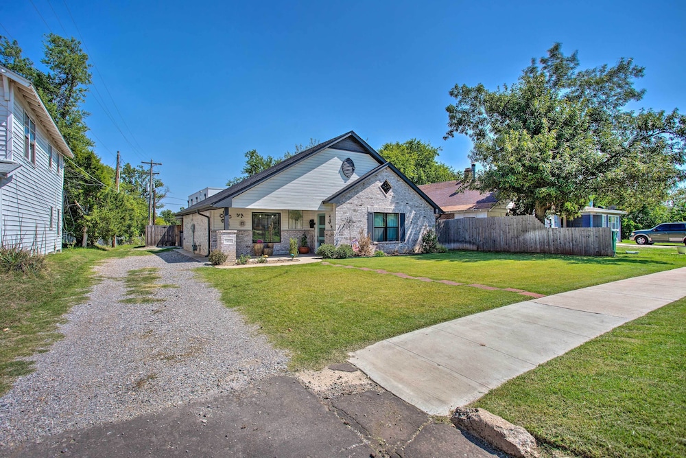 Modern OKC Retreat: Half mile to Plaza District - photo 14