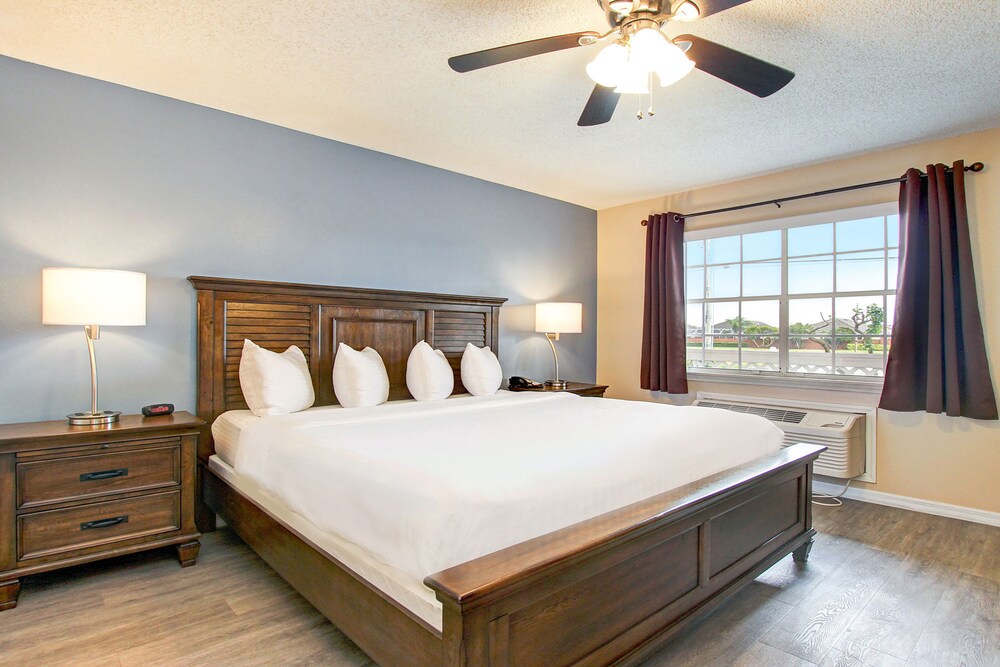 The Palmer Inn & Tennis Club - photo 8