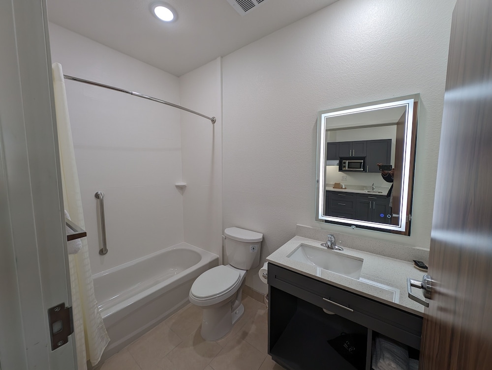 Texas Bungalows Hotel & Hotel Que at i35 Austin Pflugerville - photo 42