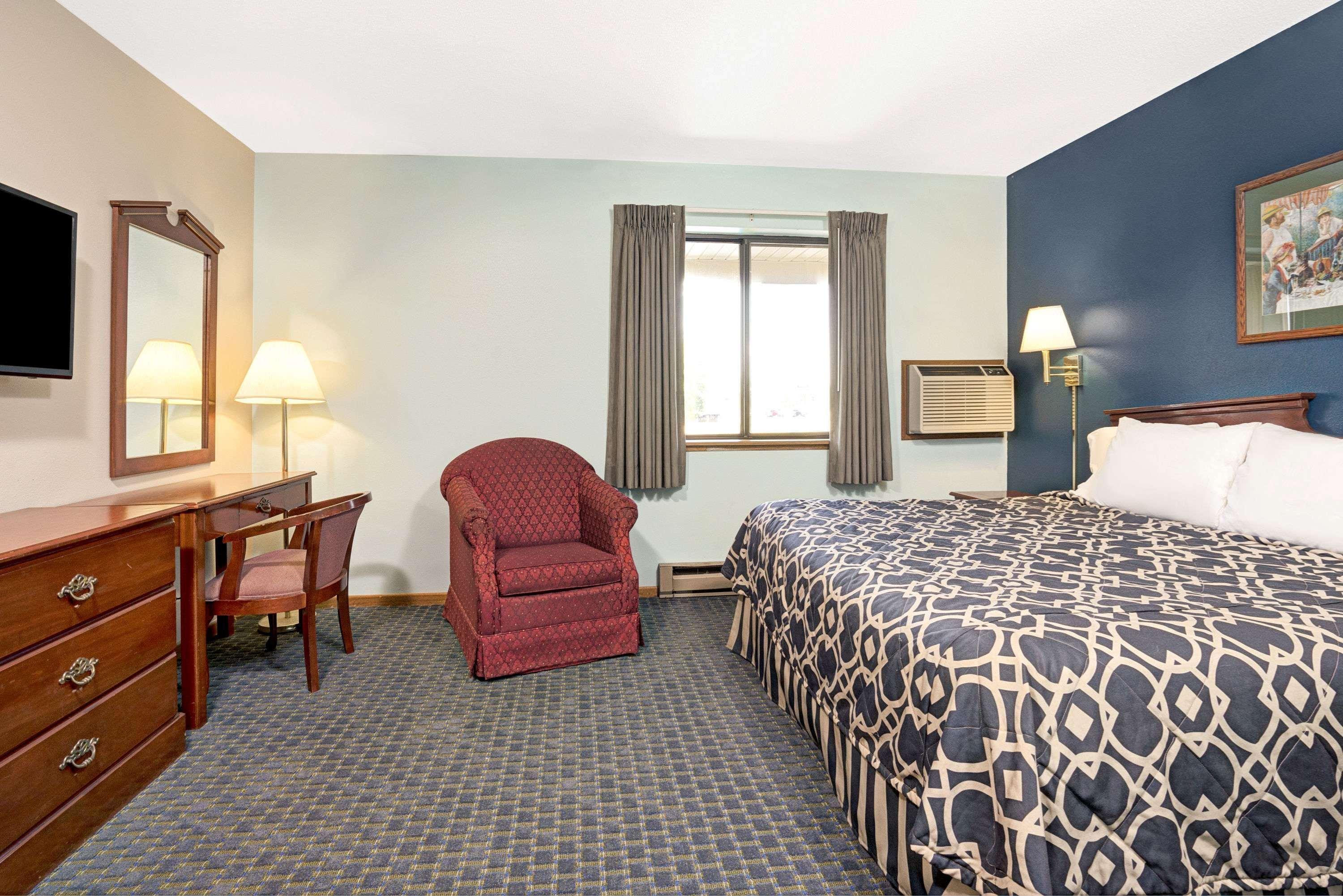 Super 8 by Wyndham Hudson - photo 20