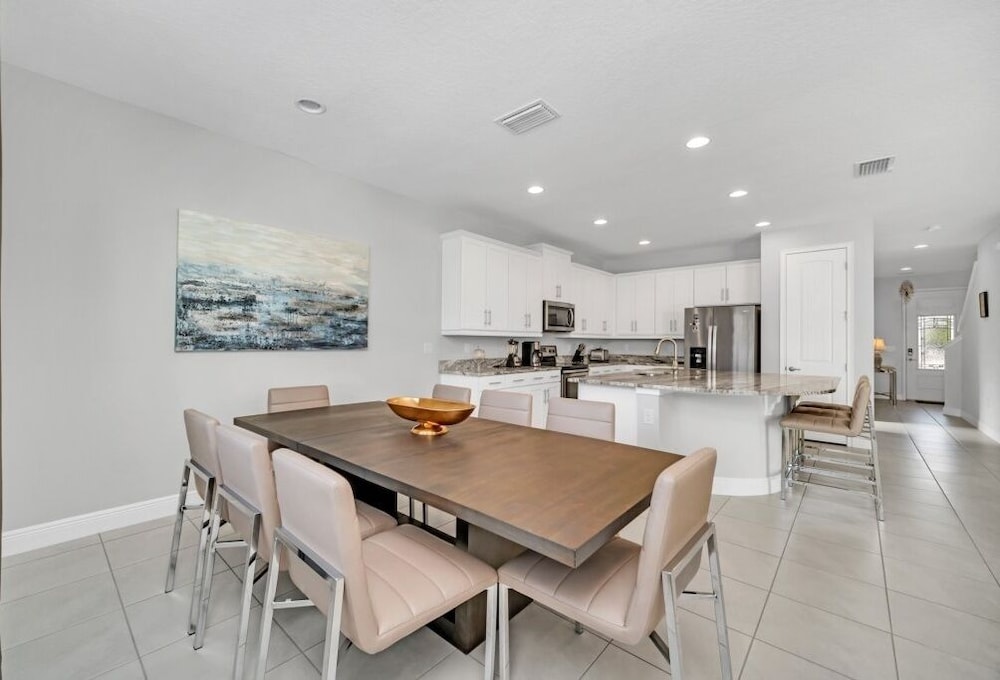 Brand New Encore Resort 5 Bed Resort Home 5 Bedroom Villa - photo 40