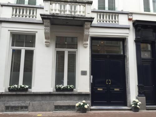 Antwerp Town House Accommodations — 4-Star Luxury Hotel in Antwerpen, Belgium
