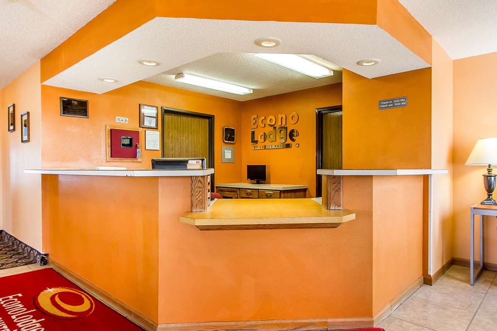 Econo Lodge Inn & Suites Pekin Peoria Area - photo 7