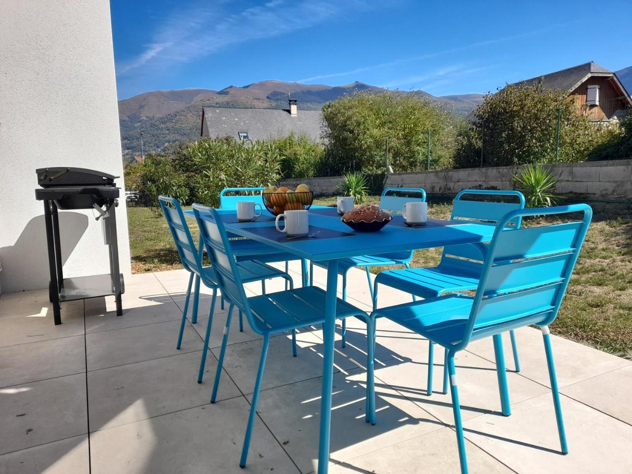 Gite Les Iris Fleurs Des Pyrenees Climatisation Borne Vae — 4-Star Luxury Hotel in Argeles-Gazost, France