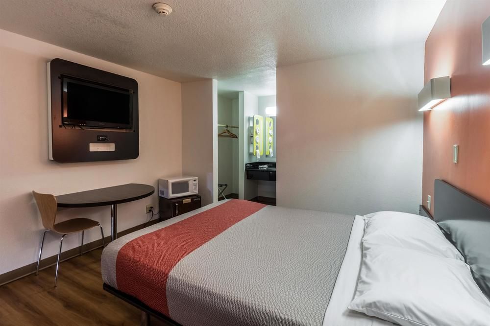 Motel 6 McMinnville - photo 13