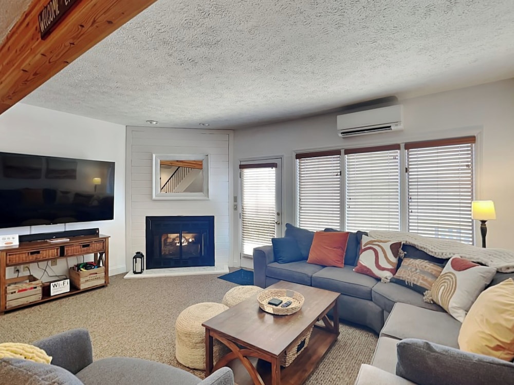 Happy Time by Taylor Made Deep Creek in Mchenry, United States