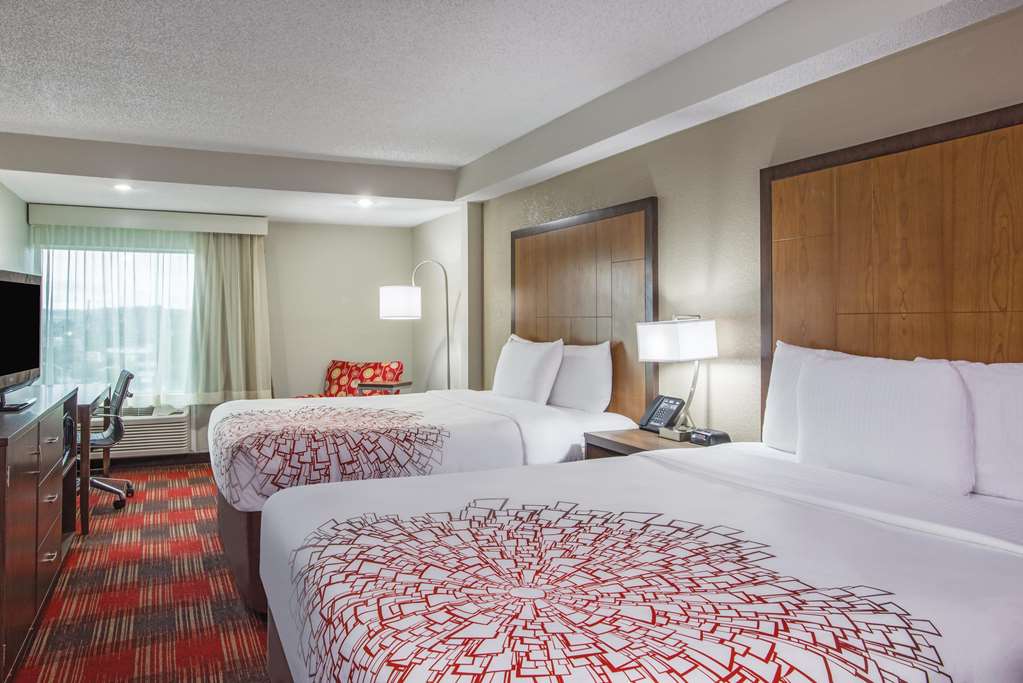 La Quinta Inn & Suites by Wyndham DC Metro Capital Beltway - photo 27
