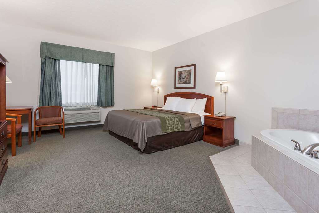 Days Inn by Wyndham Pentwater - photo 12
