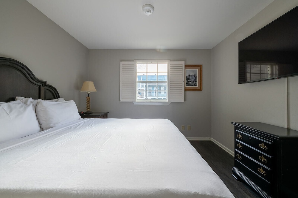 French Quarter Suites Hotel - photo 12