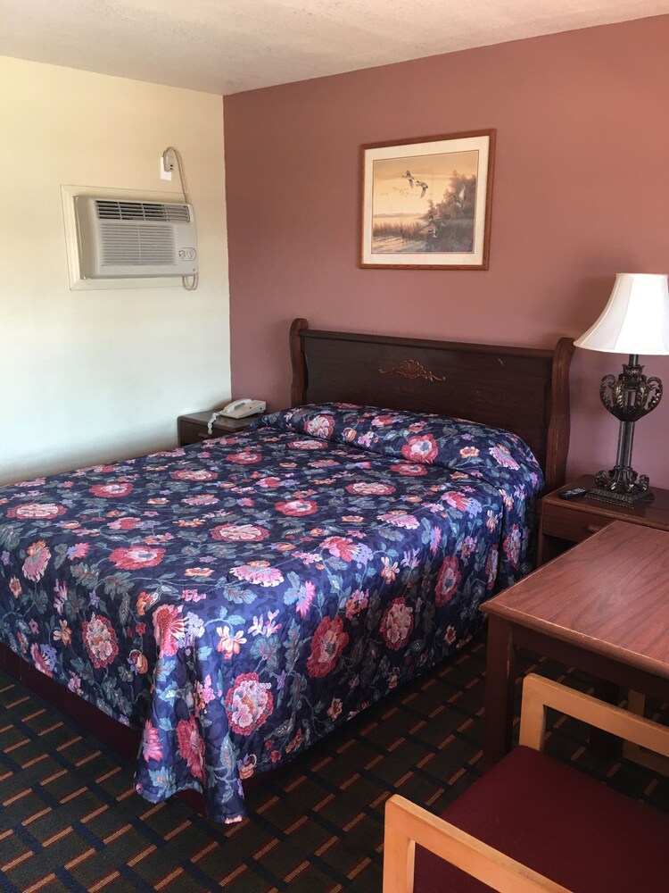 Best Value Inn Motel Sandusky - photo 36