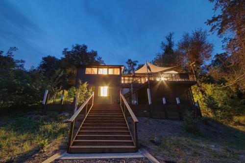 Riverfront Getaway With Wine Tastings Included — Healdsburg