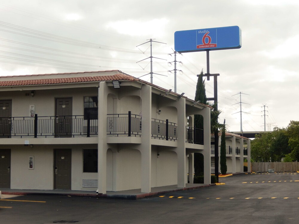 Studio 6 Houston TX Intercontinental Airport South - photo 25