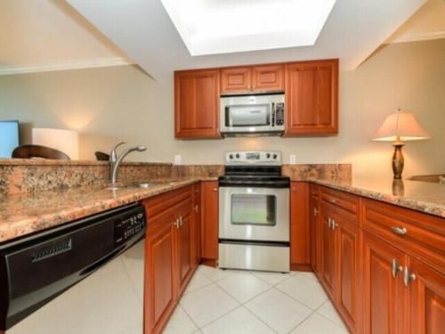 Deluxe Beachfront Condo Located in Prestigious Resort with Pool and Hot Tub by RedAwning - photo 11