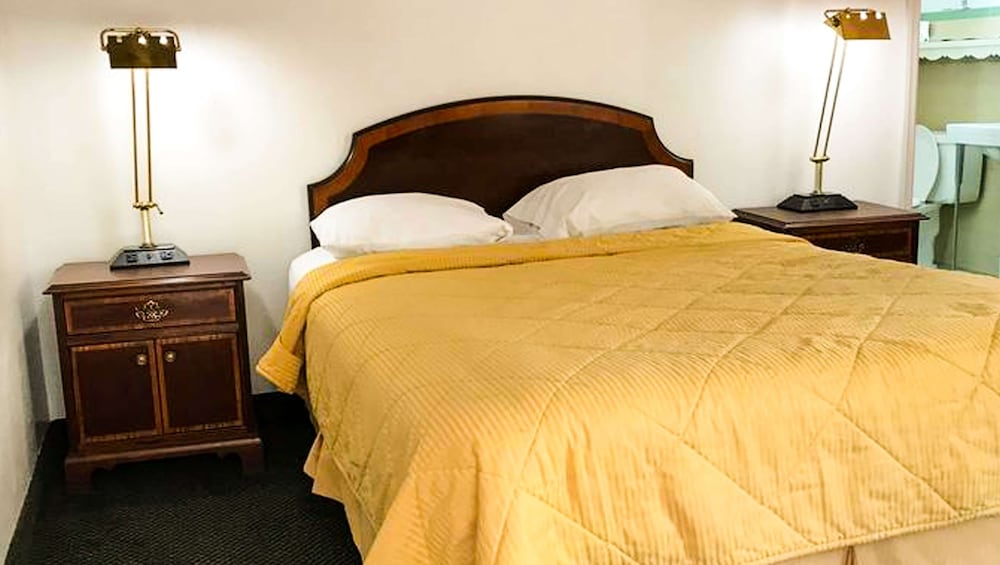 Relax Inn Altoona - photo 31
