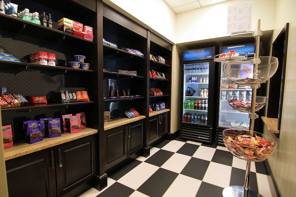 Hampton Inn & Suites Grand Forks - photo 28