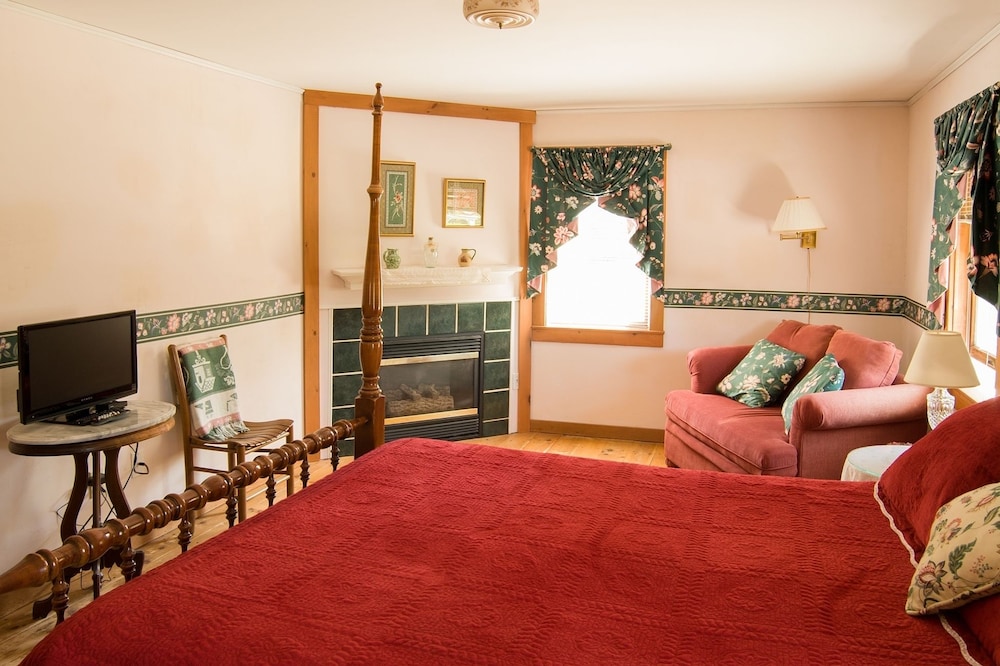 The Vermont Inn - photo 8