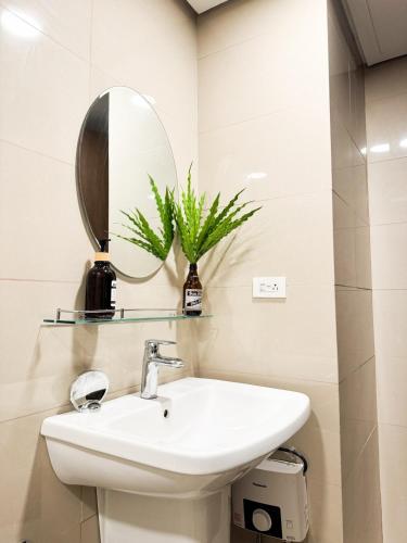 VIDA VERDE at 38 Park Avenue 5 minutes walk to Ayala Central Bloc with Infinity Pool Fast Wi Fi Gym & City Views inside Cebu IT Park — 4-Star Luxury Hotel in Cebu City, Philippines