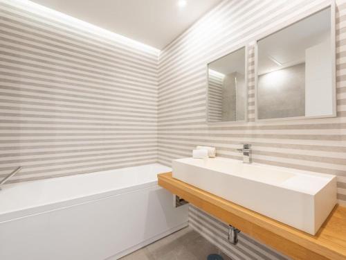 Los Belvederes a spacious and luxury apartment — 4-Star Luxury Hotel in Marbella, Spain