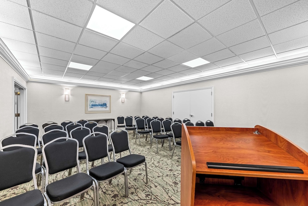 Best Western Plus Puyallup Hotel - photo 37