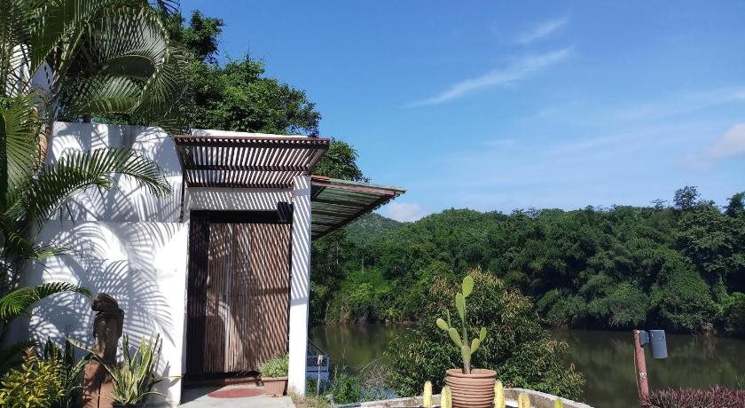 Pingplalee Resort in Sai Yok, Thailand