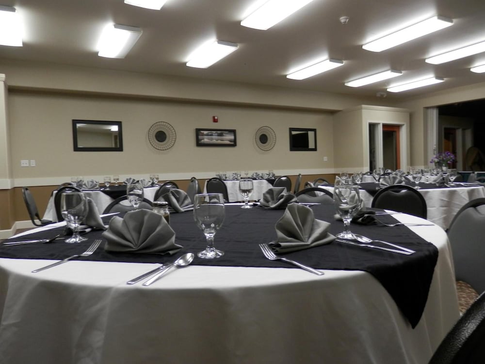 Grand View Inn & Suites - photo 32