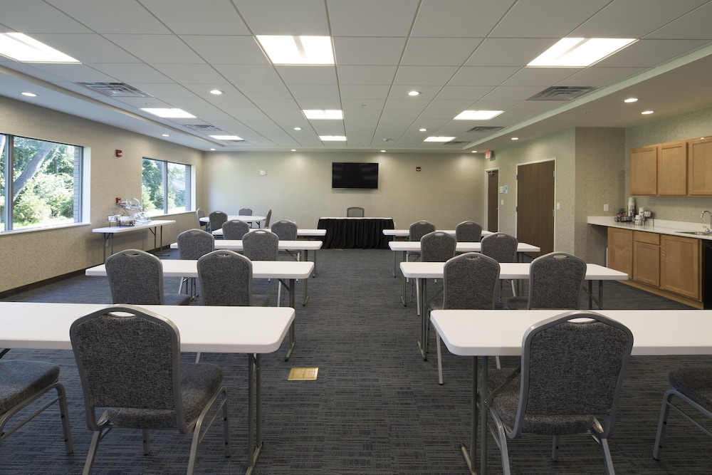 Holiday Inn Express & Suites Michigan City by IHG - photo 24
