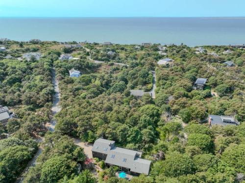 Stylistic Home and Easy Walk to the Beach — 4-Star Luxury Hotel in Truro, United States