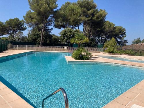 Coin de Paradis Piscine Parking Terrasse — hotel in Biot