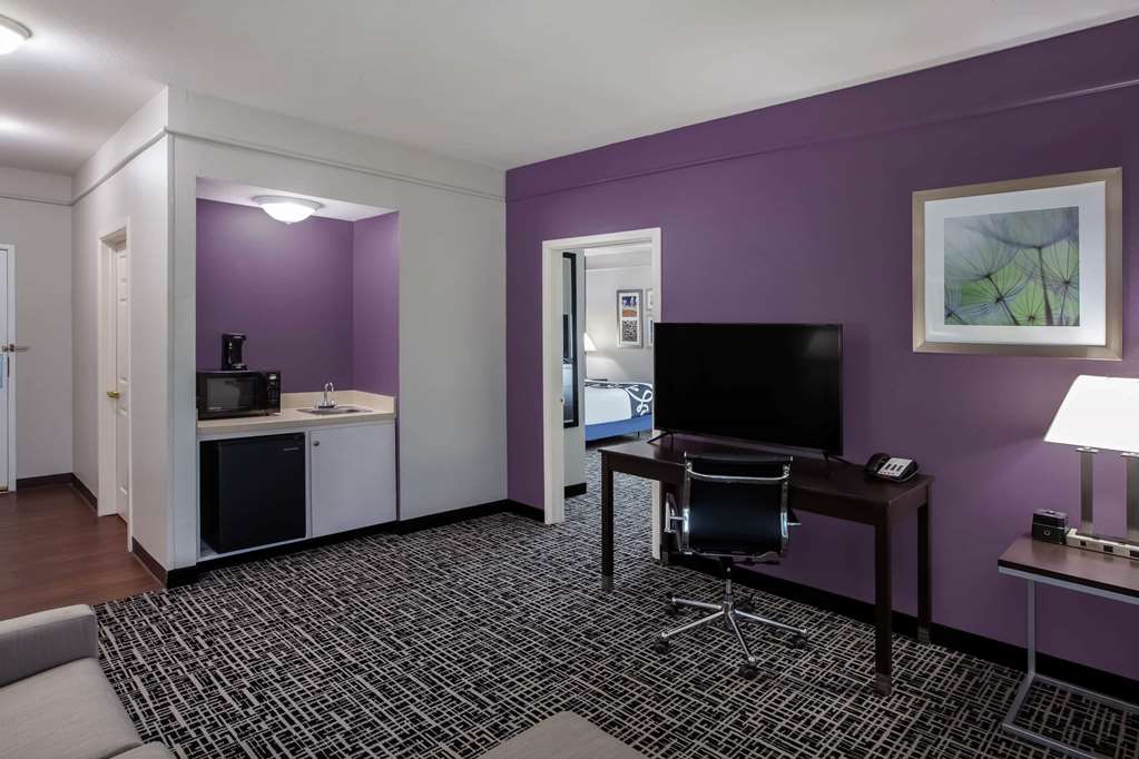 La Quinta Inn & Suites by Wyndham Lubbock North - photo 22