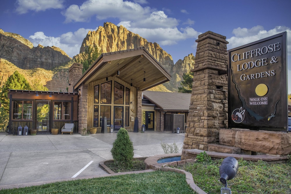 Cliffrose Springdale Curio Collection by Hilton — 4-Star Luxury Hotel in Springdale, United States