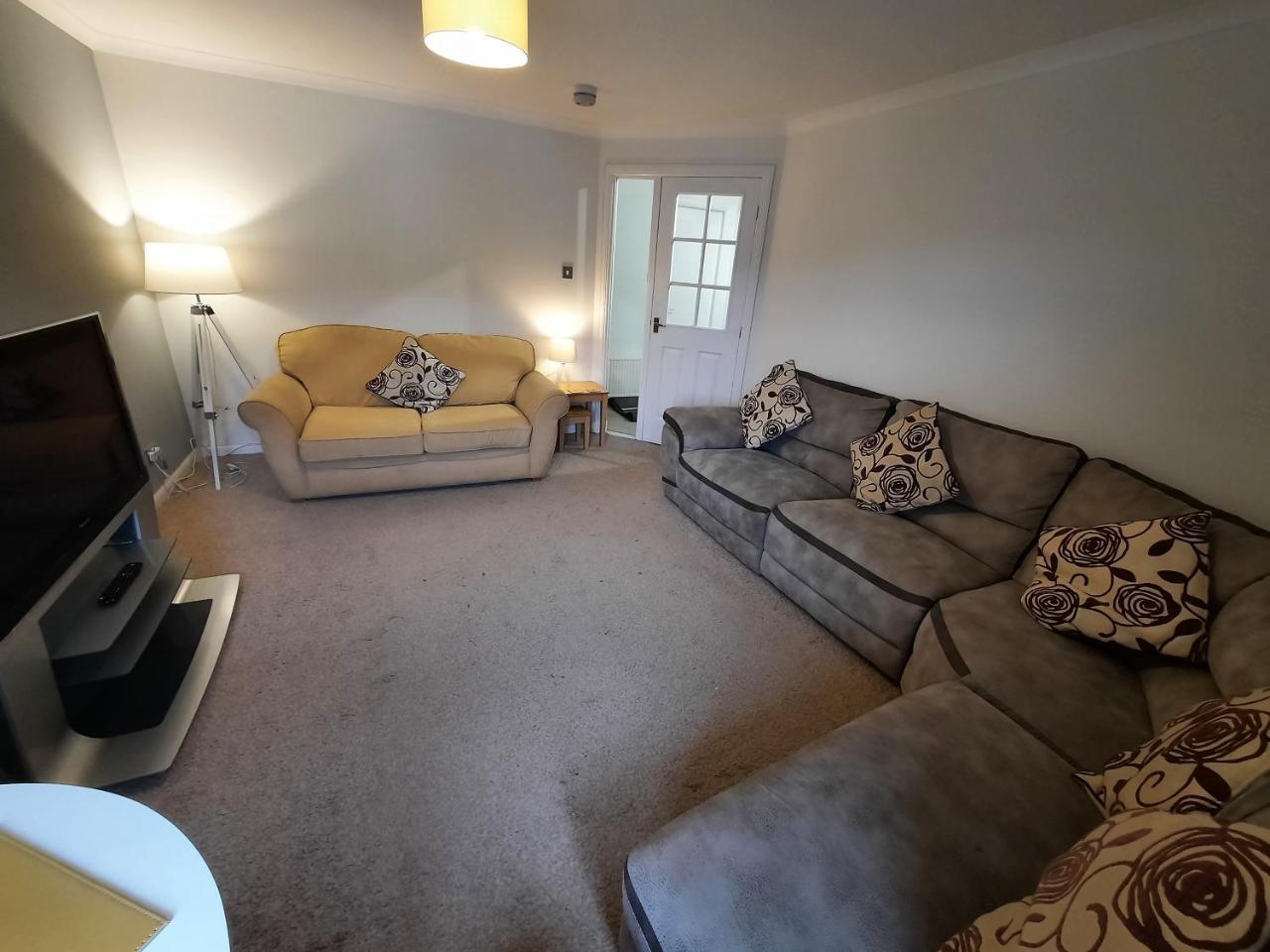 Ardfern Apartments — 4-Star Luxury Hotel in Airdrie, United Kingdom