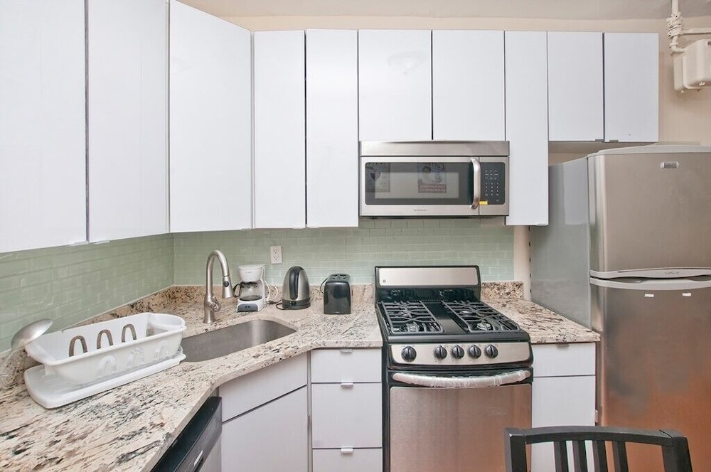 Upscale Newly Renovated 2 BR on Midtown East New York - photo 14