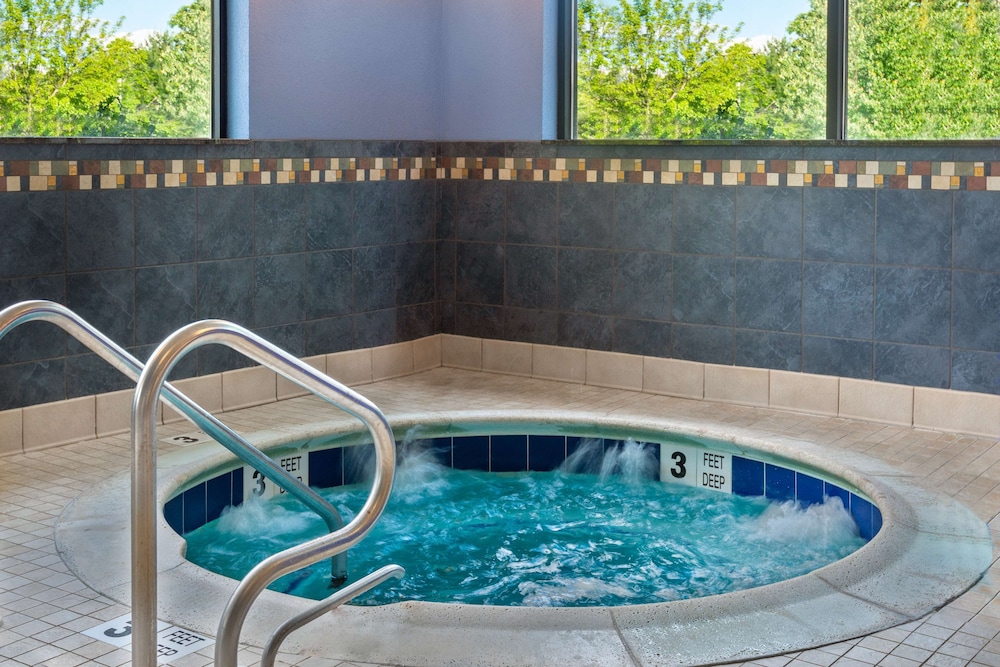Hampton Inn & Suites Hartford Farmington - photo 32