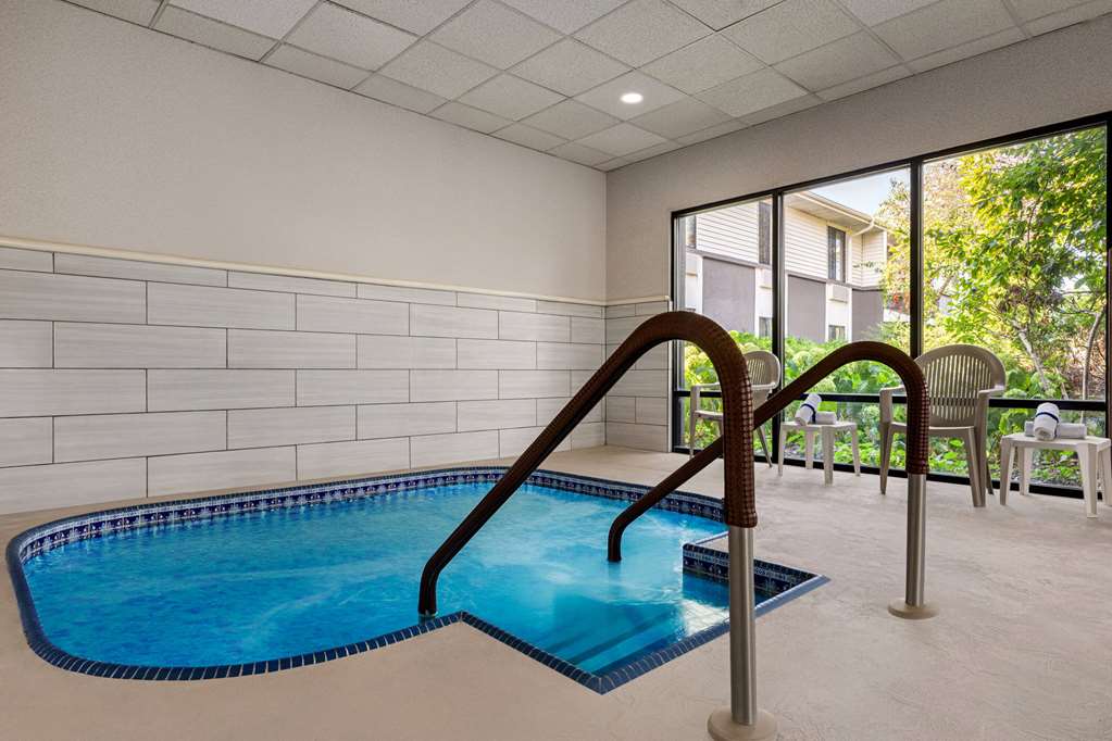 Super 8 by Wyndham Germantown Milwaukee - photo 7