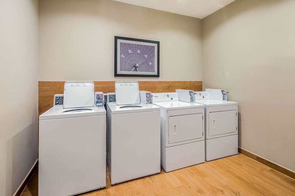 La Quinta Inn & Suites by Wyndham McAllen Convention Center - photo 38