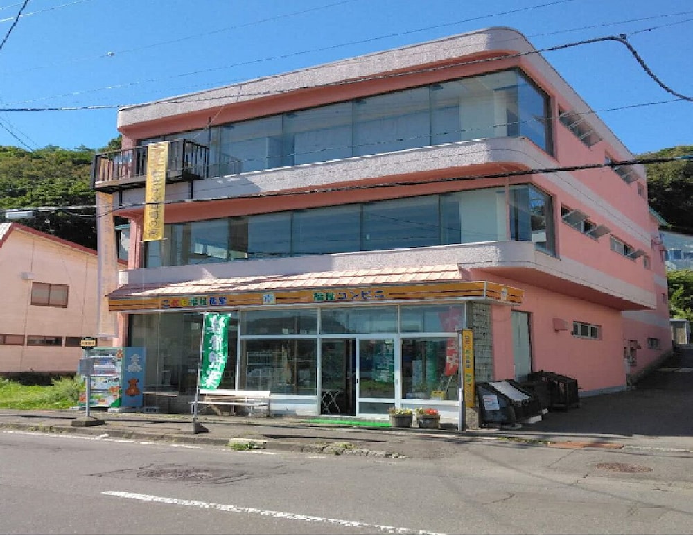 World Inn Muroran Nakamano Ie Noboribetsu Toyako Sapporo and Airport Direct Bus Stop — hotel in Muroran