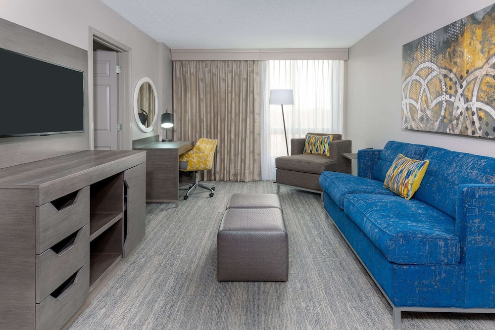 Hampton Inn & Suites Kansas City Country Club Plaza - photo 12
